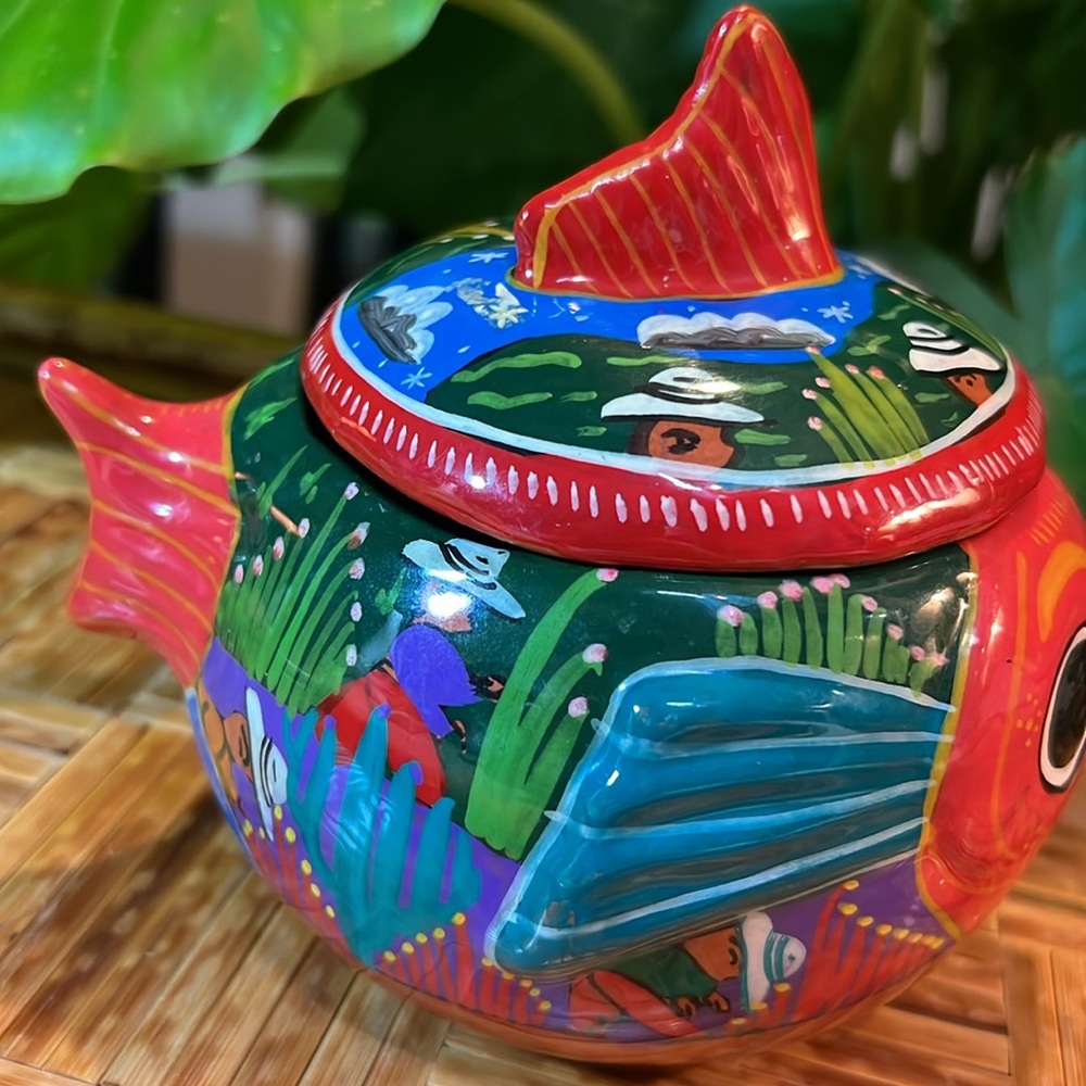 Mexican Fish Pot w Lid, handmade - Picture 4 of 8